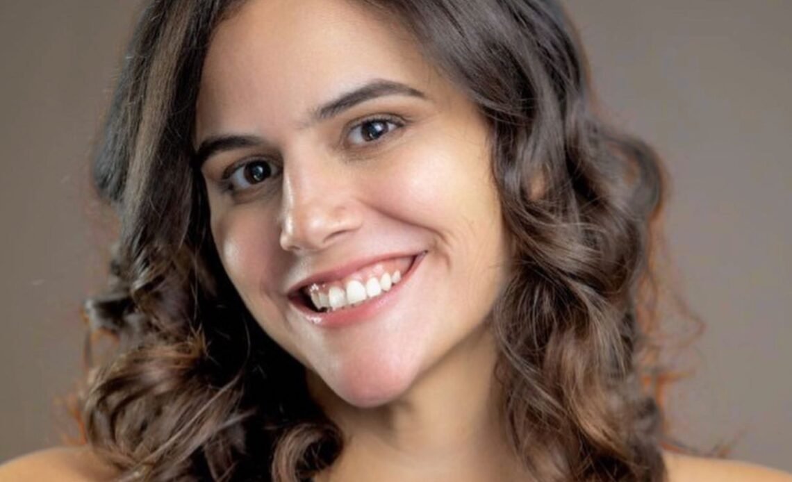 Headshot of comedian Jackie Joy smiling